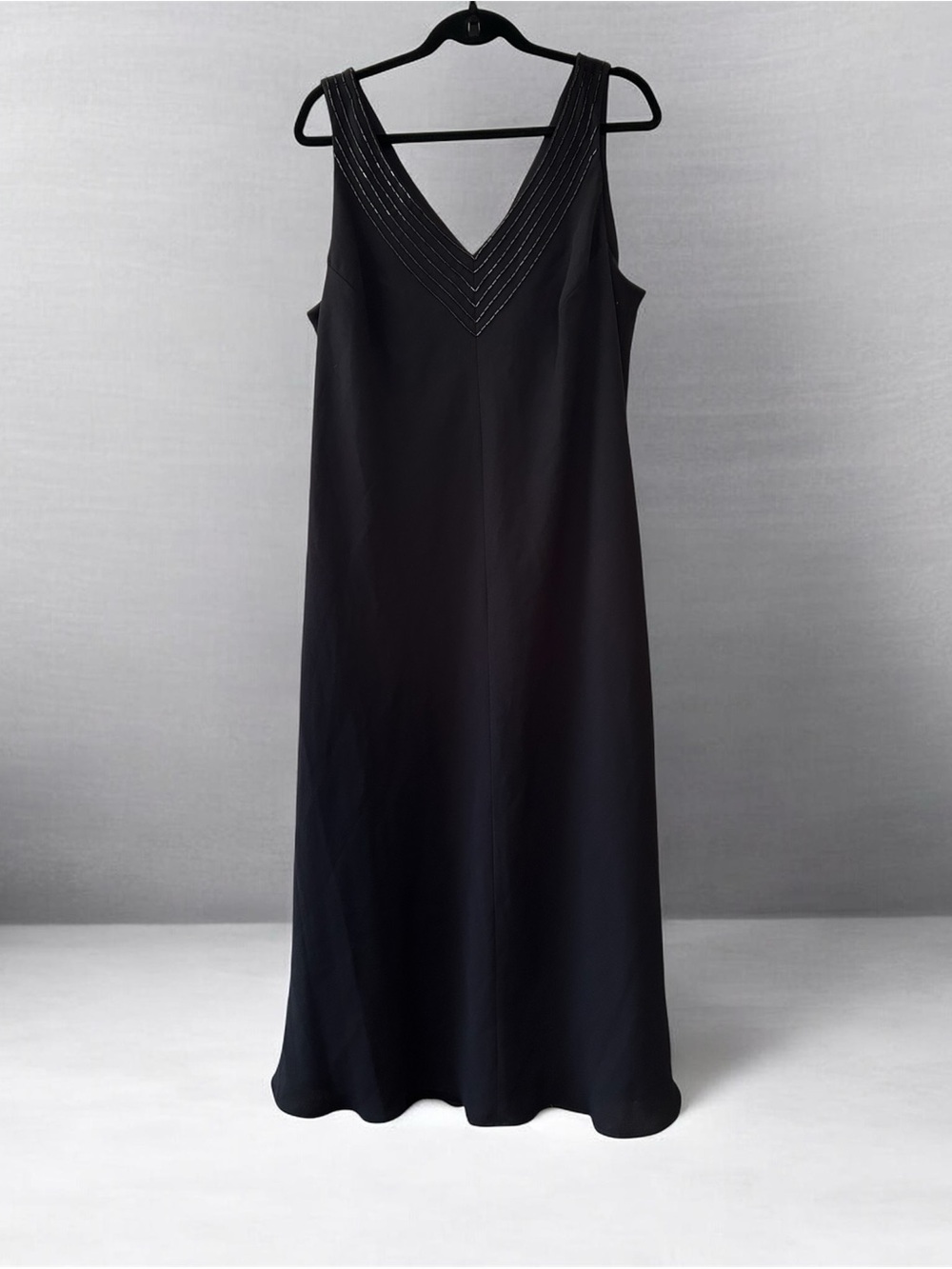 Jones New York Black Beaded V-Neck Midi dress